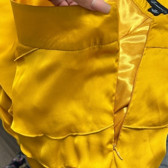 FOREVER 21 satin wave ruffle mini skirt size S/P - Picture 6 of 7